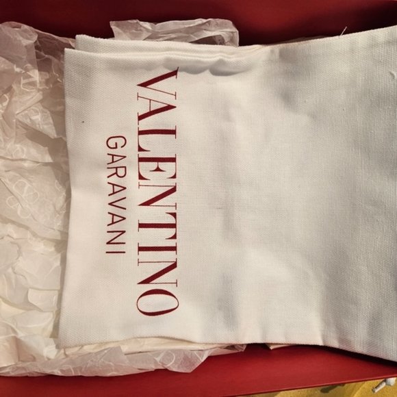 Valentino VLogo 90 Vinyl & Patent Pump - Picture 5 of 6